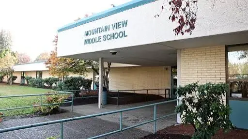 Mountain View Middle School receives support from Beaverton Education Foundation in new before school middle school programming
