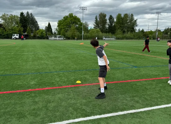 Mountain View Middle School student playing disc golf